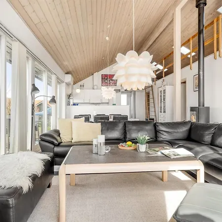 Safina - 1km From The Sea By Interhome *