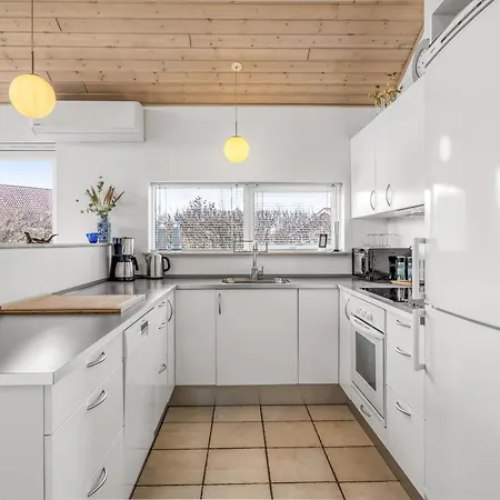 Сasa de vacaciones Safina - 1km From The Sea By Interhome