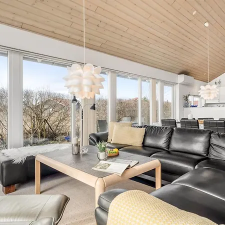 Safina - 1km From The Sea By Interhome