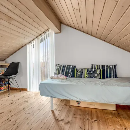 Safina - 1km From The Sea By Interhome *